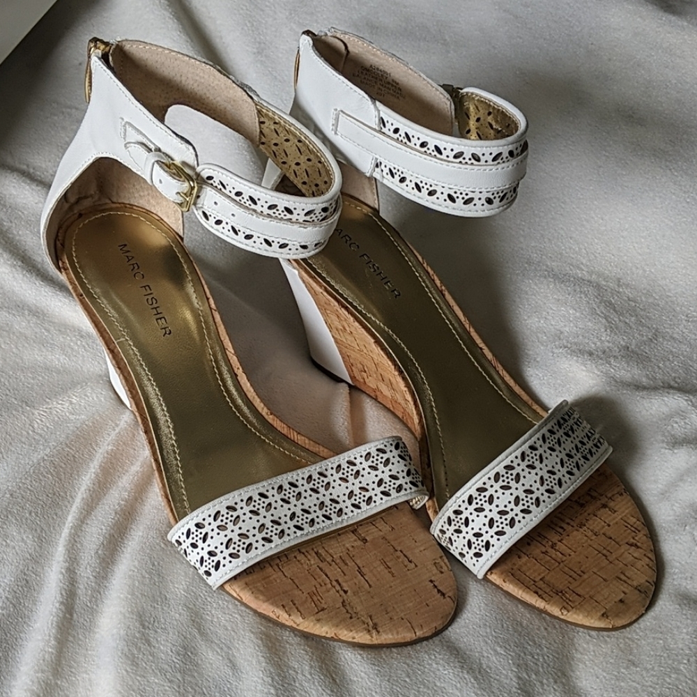 New with box 🌙🦋 Marc Fisher | white heels size 8